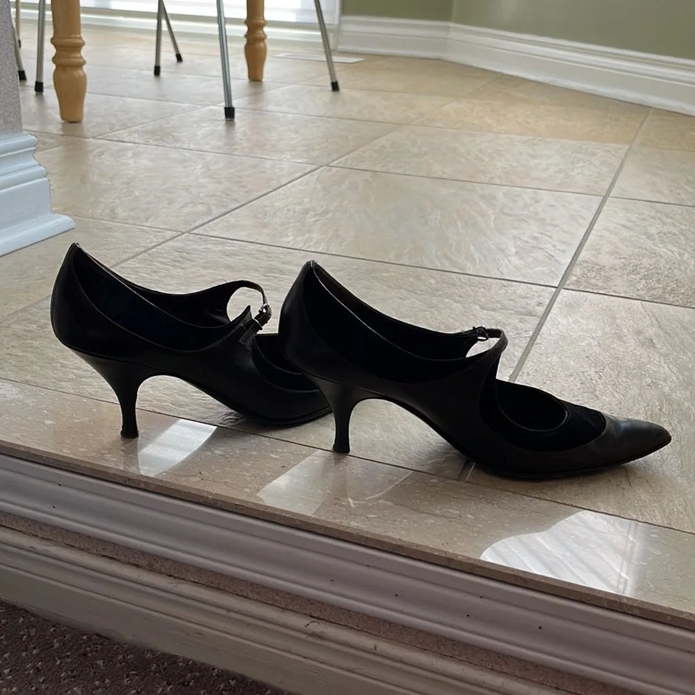 Ferragamo pumps, dual coloured size 10, very good condition - Picture 2 of 3